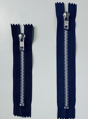 Metal 6 mm zipper with silver theet, Navy